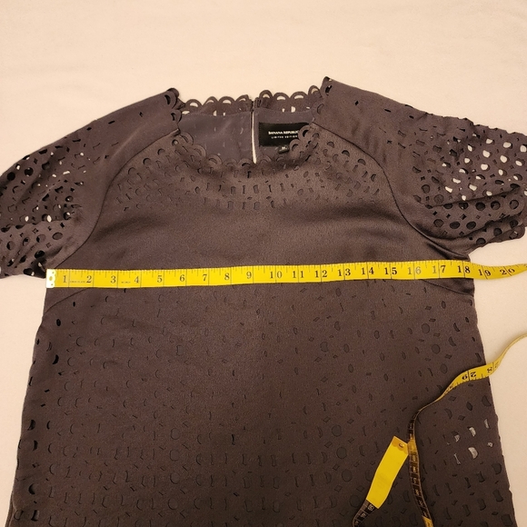 Banana Republic Gray Laser Cut Short Sleeve Blouse - Picture 4 of 12